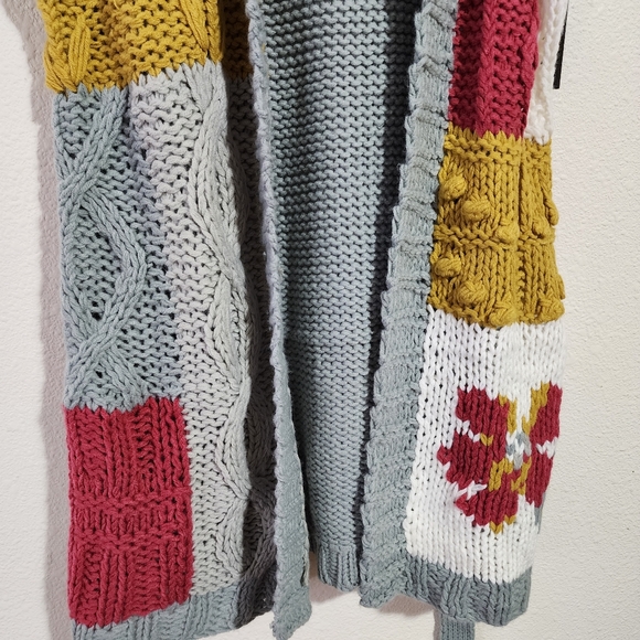 Vertigo sleeveless sweater NWT - Picture 3 of 10